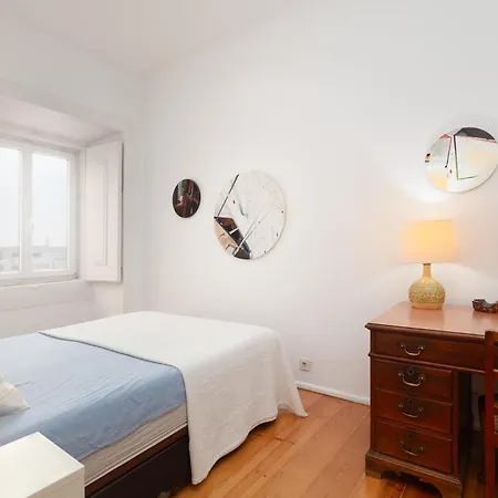 Quiet And Charming Free Private Parking Apartment Lisbon