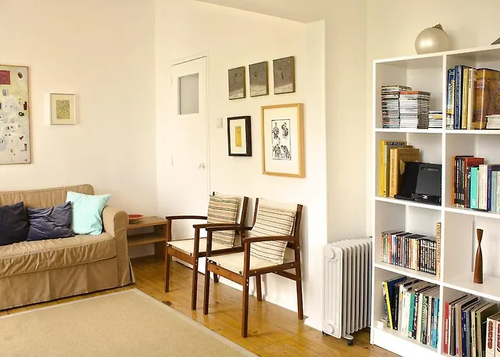 Quiet And Charming Free Private Parking Apartament