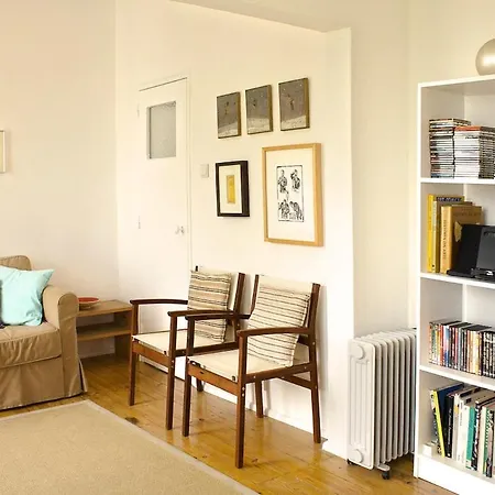 Quiet And Charming Free Private Parking Apartamento